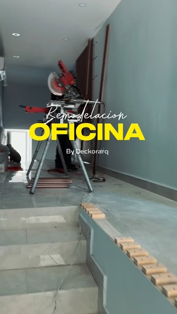 Remodelación de oficina por DECKORARQ